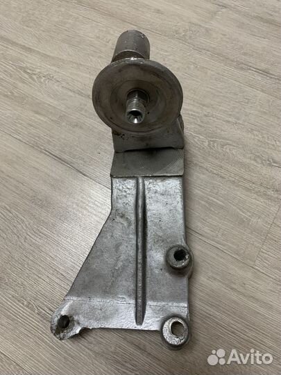 Кронштейн топливного фильтра