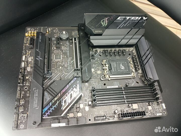 Материнская плата asus rog strix b660-f