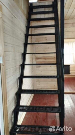 Лестница из металла в дом