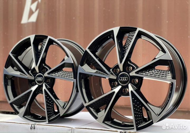 Кованые диски в стиле Audi C8 RS6/RS7 R22