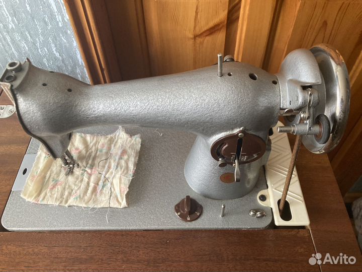 Швейная машинка подольская ножная с тумбой