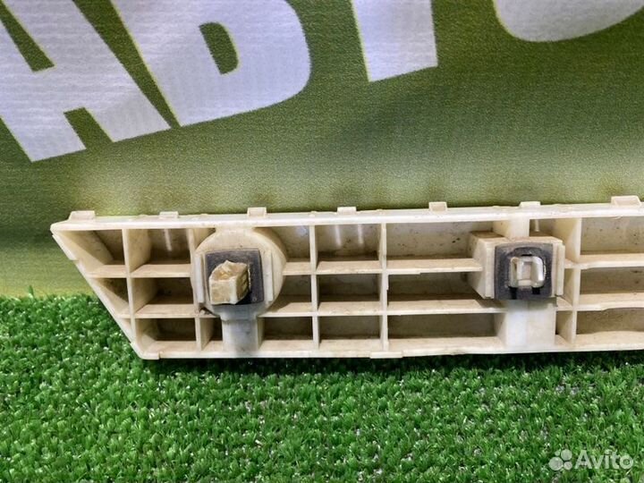 Крепление бампера заднее правое Nissan Skyline