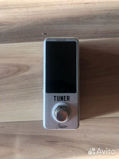 Гитарная педаль тюнер Rowin Tuner
