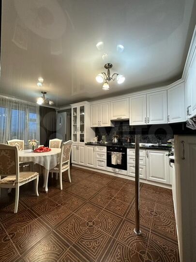 4-к. квартира, 98 м², 4/9 эт.