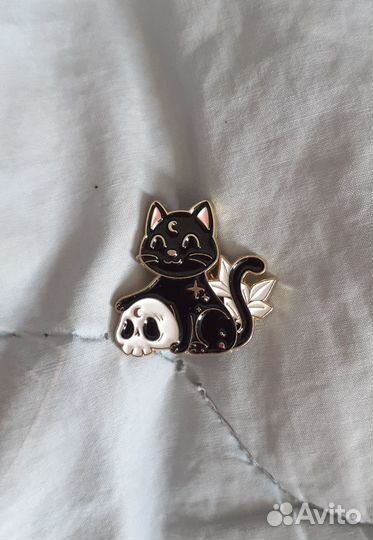 Значок металлический