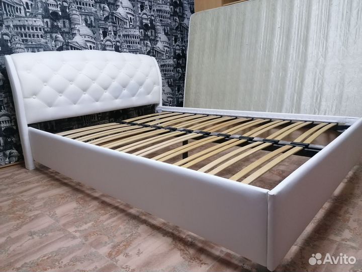 Кровать двухспальная с матрасом бу