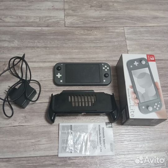 Обмен,продажа) Nintendo switch lite, 42 игры