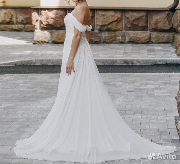 Свадебное платье со шлейфом