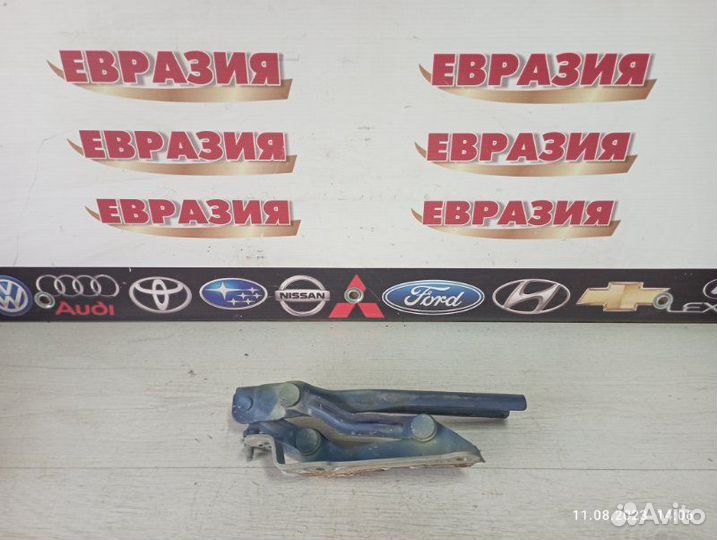 Петля капота передняя правая Skoda Octavia A5 BSF