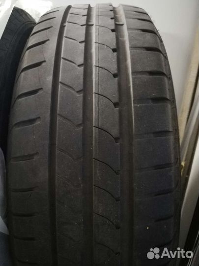 Goodyear EfficientGrip Performance 195/60 R16