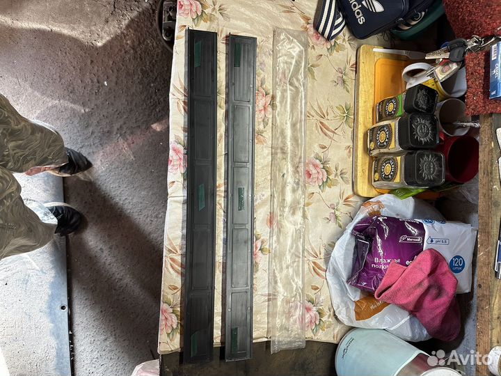 Пластиковые накладки на пороги Нива