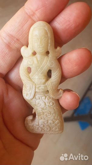 Антикварные амулеты из нефрита