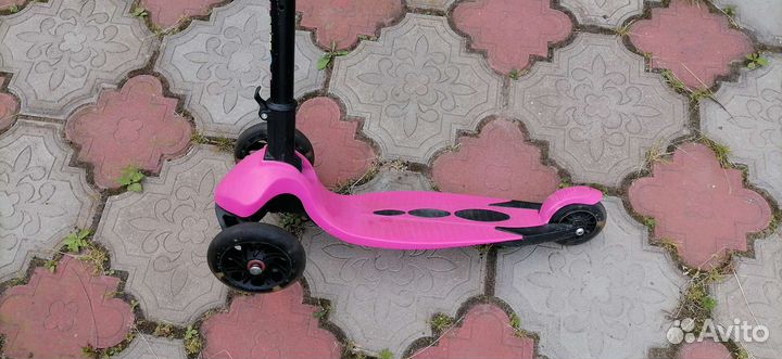 Самокат трехколесный