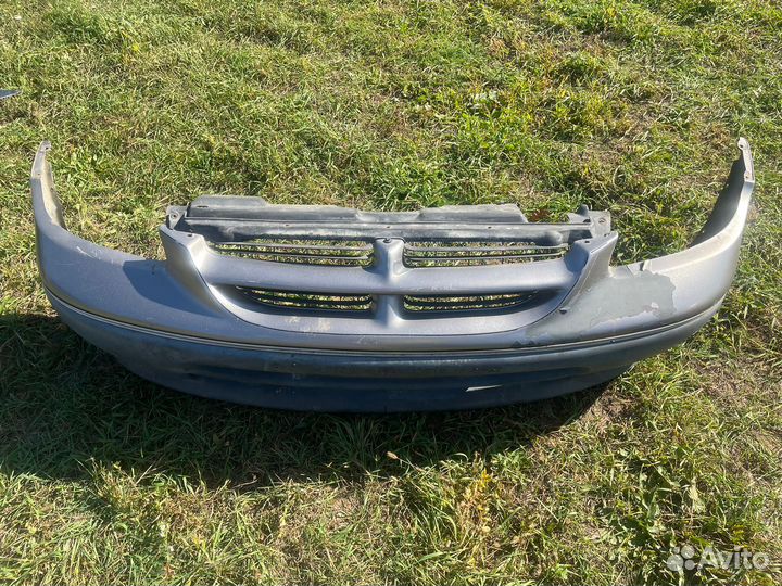 Бампер передний Dodge Caravan 1999