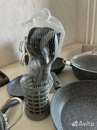 Набор кастрюль и сковородок