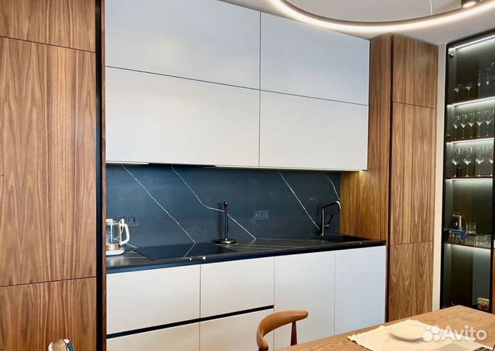 Кухня Белая с деревом по индивидуальному заказу