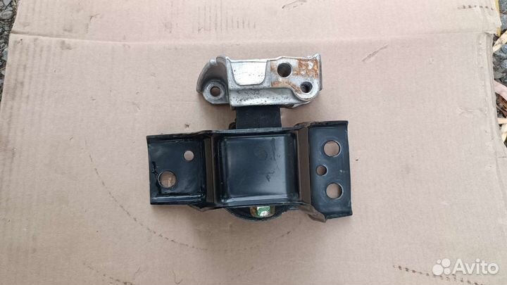 Подушка двигателя Ниссан Микра Ноут Марч