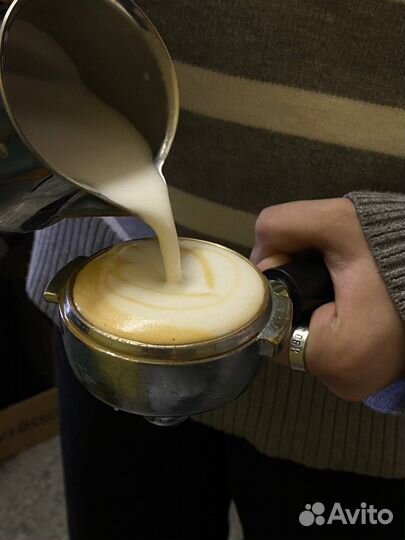 Шеф-бариста, управляющая кофейни