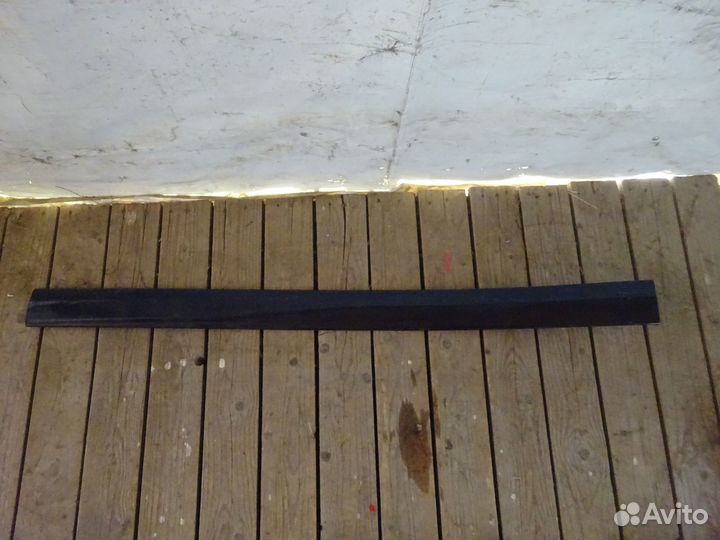 Молдинг двери задней правой Volkswagen Transporter