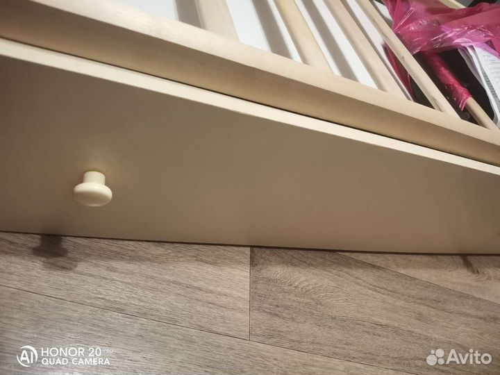 Детская кроватка с маятником и матрасом