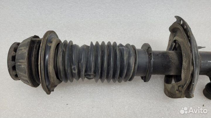 Амортизатор подвески передний левый Kia Rio QB