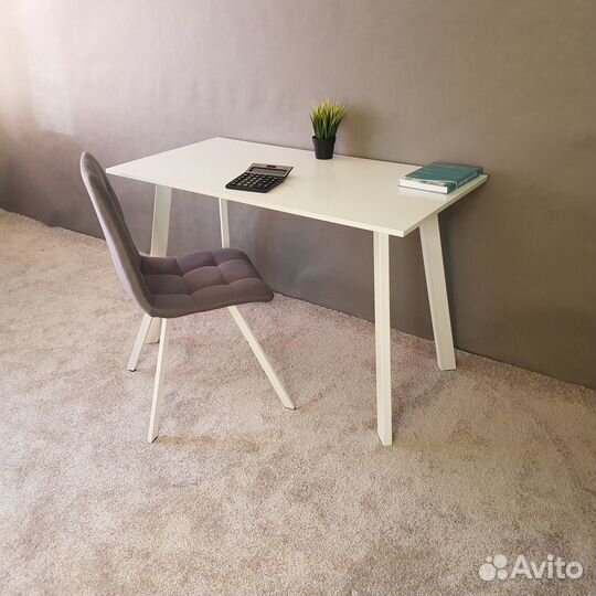 Письменный стол Ник 120*60 см. Белые ножки