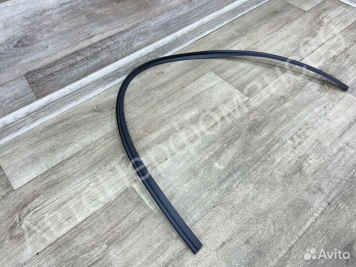Уплотнитель лобового стекла Nissan Pathfinder R51