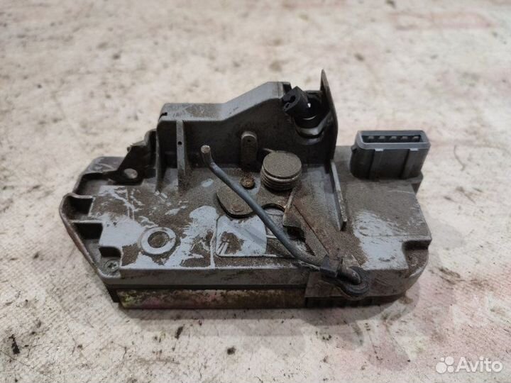 Замок двери задний правый Peugeot 406 8B XU7JP4