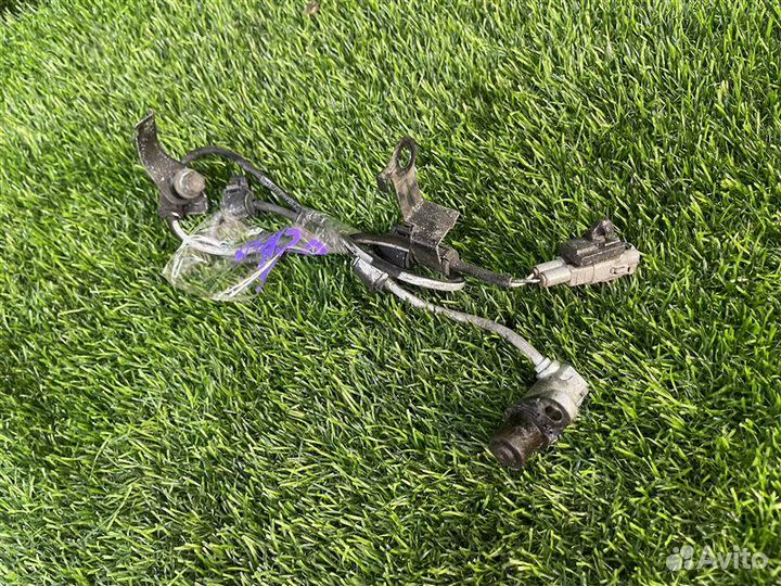 Датчик abs задний левый Toyota Granvia/Grand Hiace