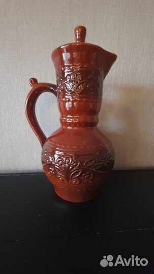 Глиняный кувшин с крышкой
