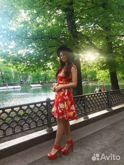 Красное платье