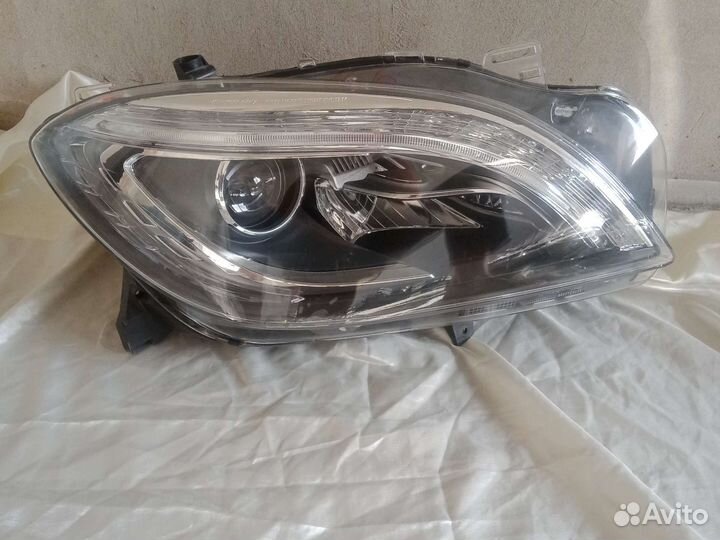 Фара правая на Мерседес ML-166