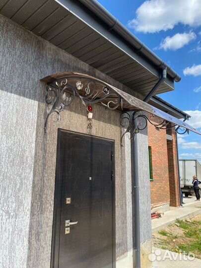 Козырек над входной дверью