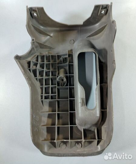 Кожух рулевой колонки нижний Toyota Corolla E120