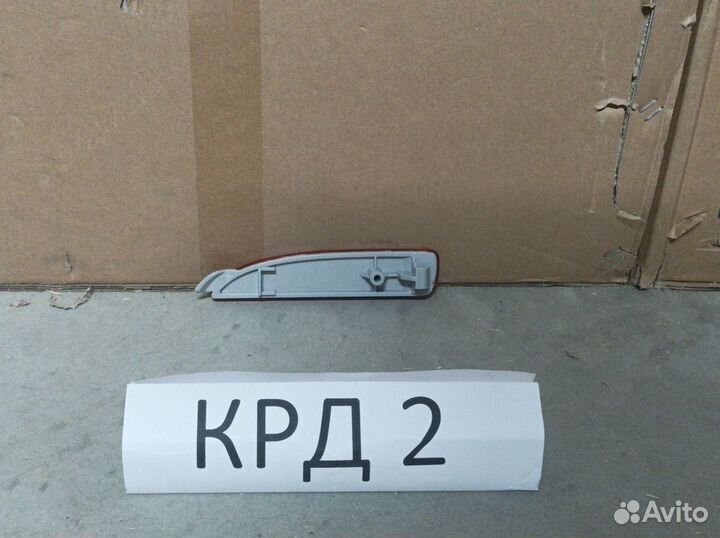 Отражатель правый мазда