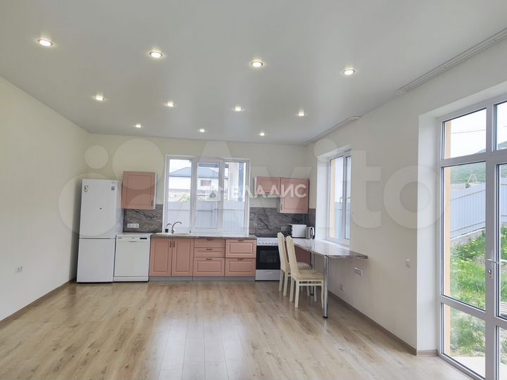 Дом 106,8 м² на участке 5,4 сот.