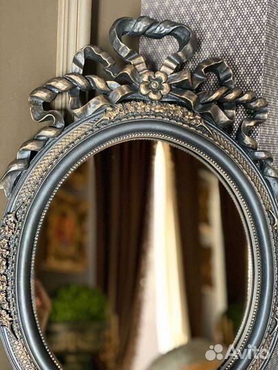 Зеркало в винтажном стиле в овальном багете
