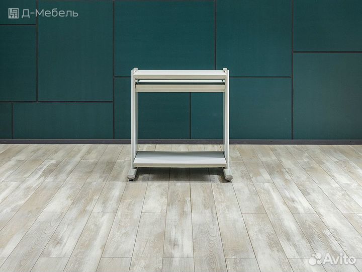 Низкий офисный стол