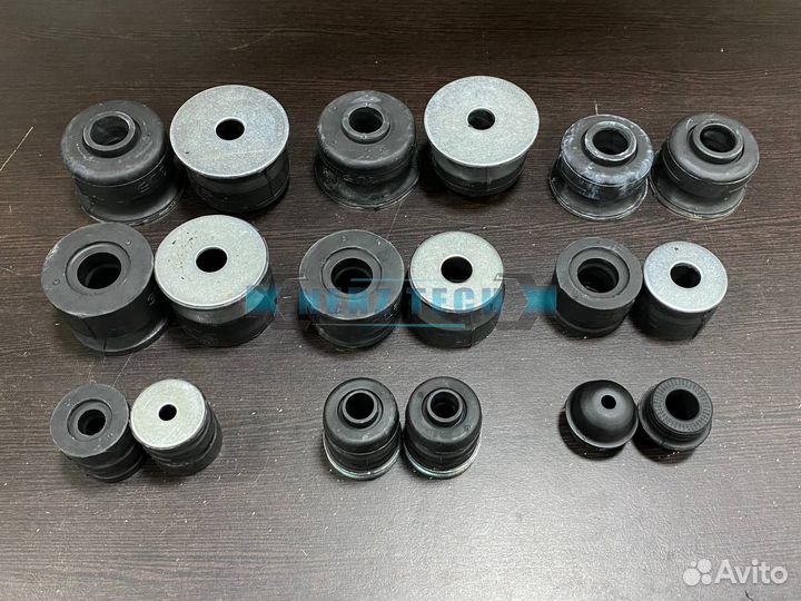 Подушки крепления рамы к кузову Land Cruiser 200