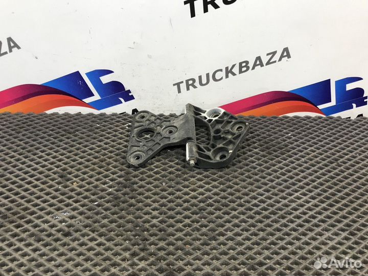 504306106 Петля капота