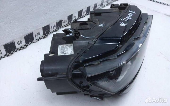 Фара правая Volkswagen Tiguan