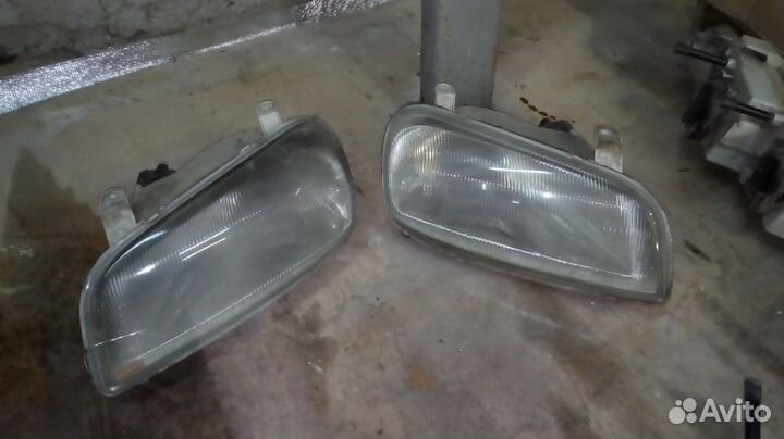 Фары на Toyota Rav4
