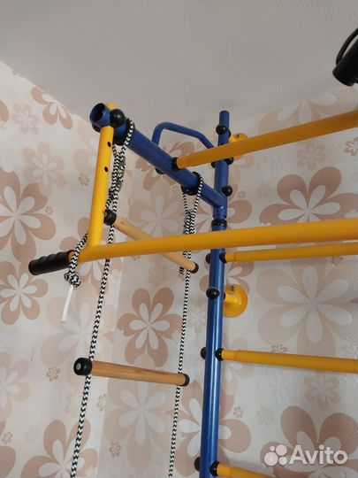 Шведская стенка с турником и матрасом