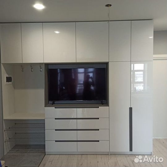 Шкаф распашной