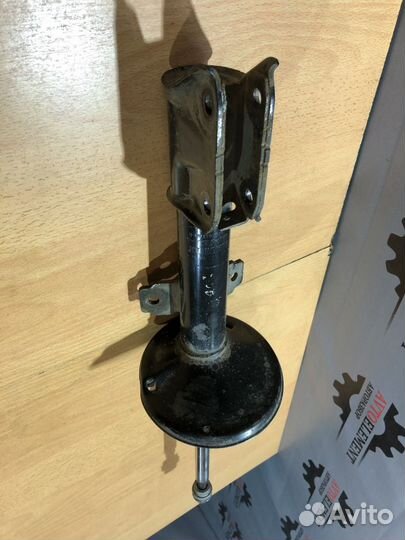 Амортизатор передний правый Renault Duster