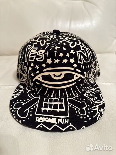 Бейсболка (рисунок светится в темноте)