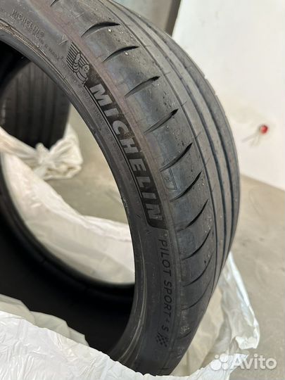 Michelin Pilot Sport 4 S 245/35 R20 и 275/30 R20