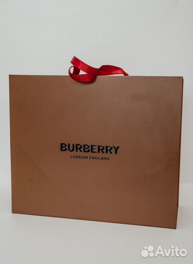 Сумка Burberry Lola в оригинальном исполнении