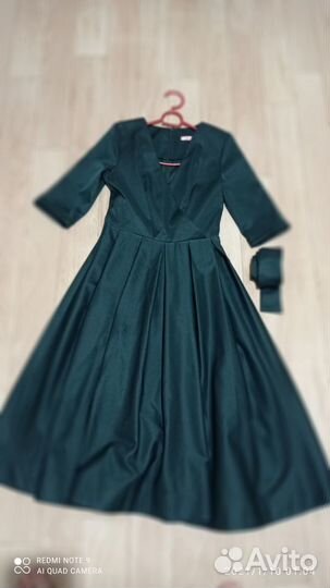 Платье вечернее нарядное,тёмно-зелёное