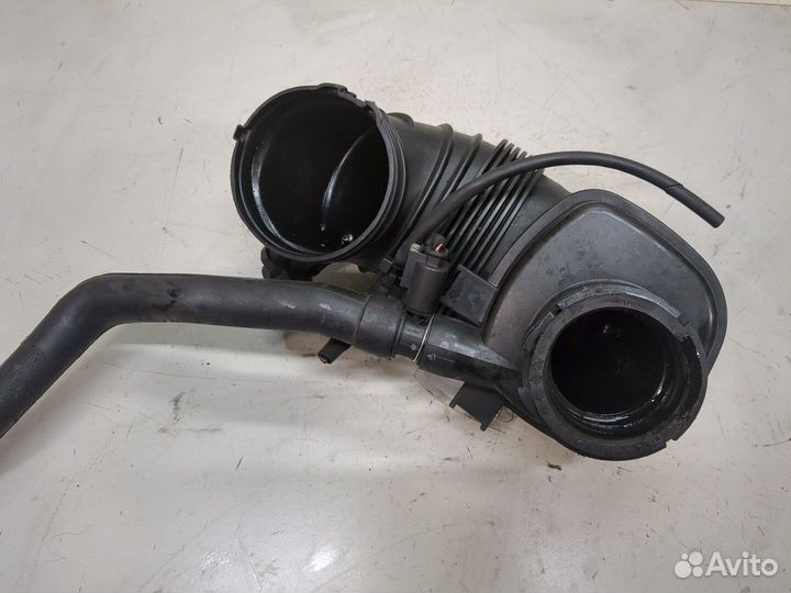 Патрубок воздушного фильтра Mercedes C W204, 2010